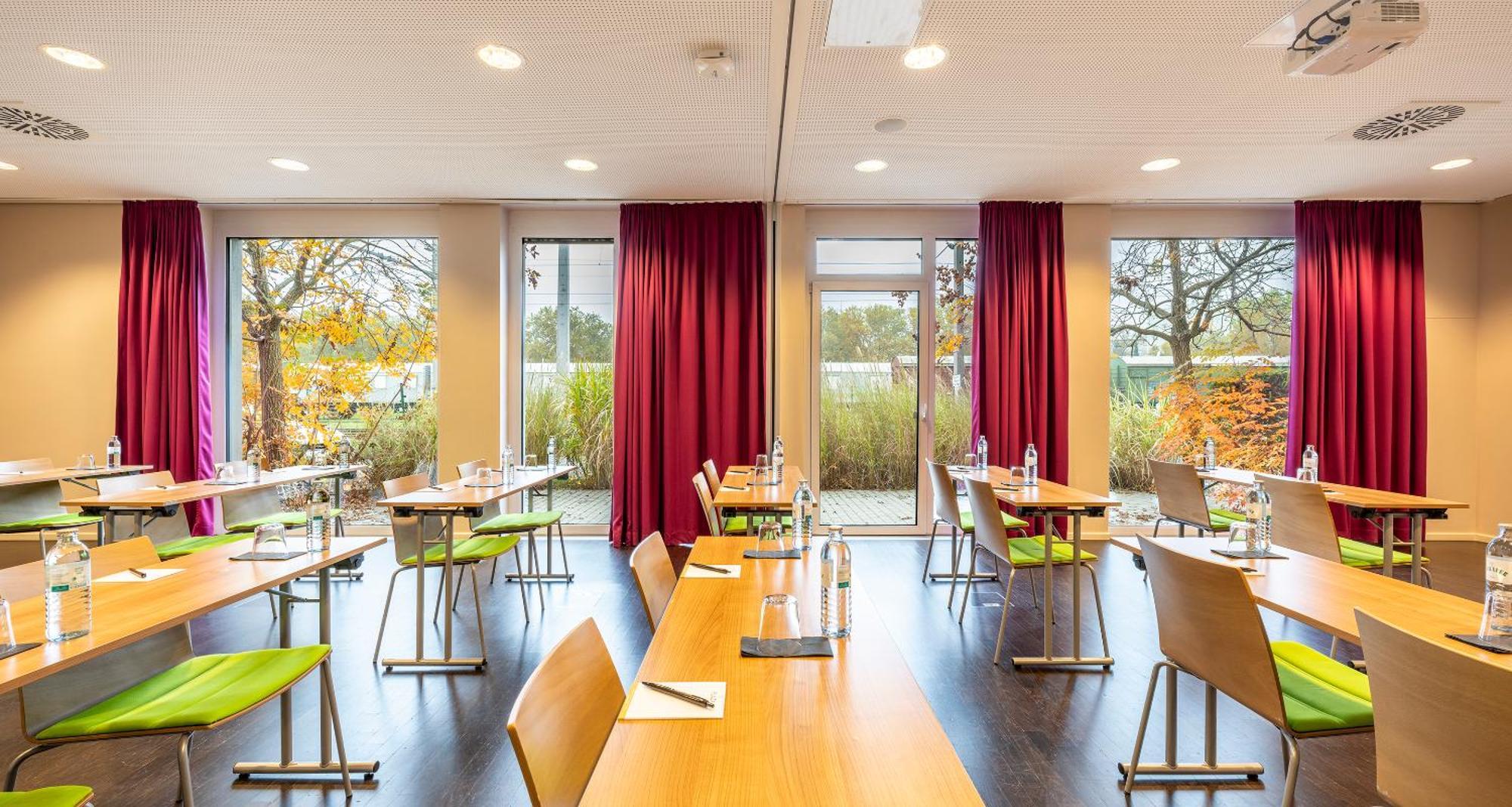 Hotel Roomz - Business Design 4*