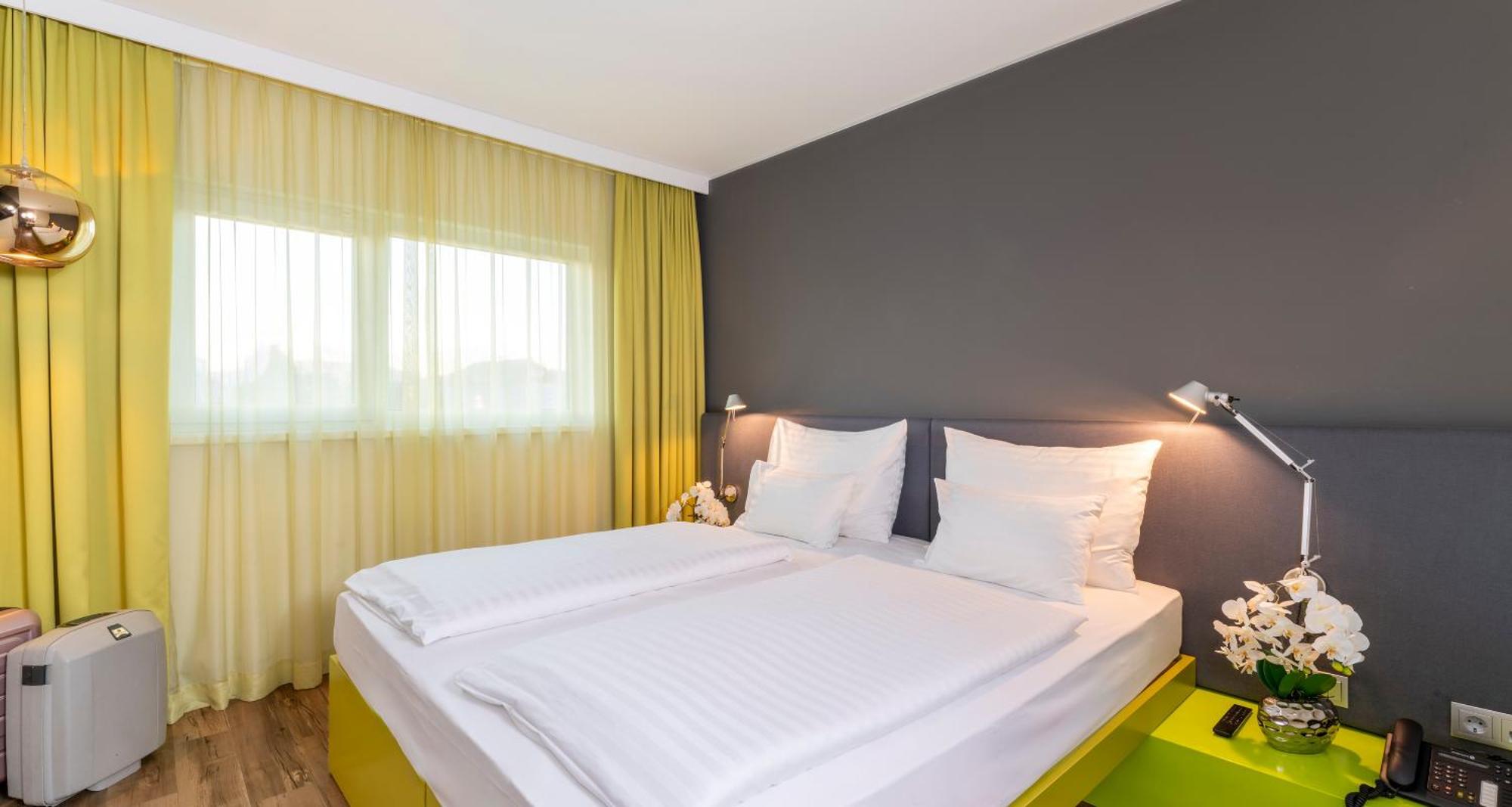 Roomz - Business Design 4*