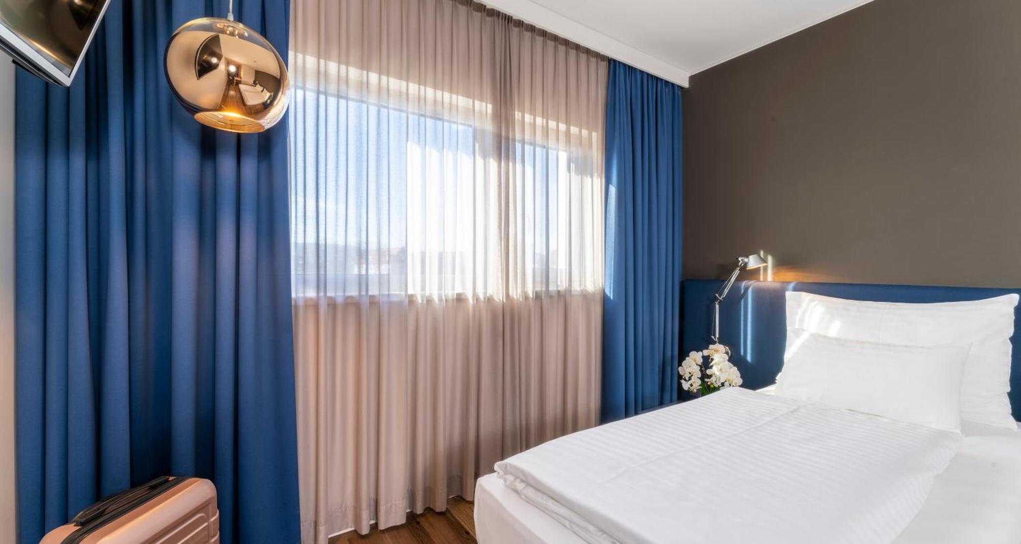 Roomz - Business Design Hotel
